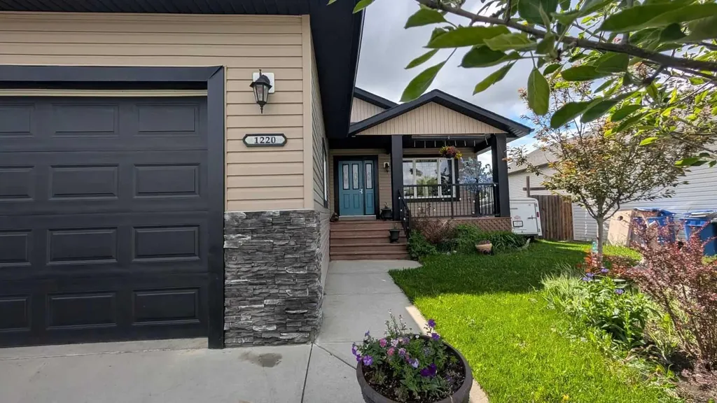 1220 21 Street Bowden AB T0M 0K0