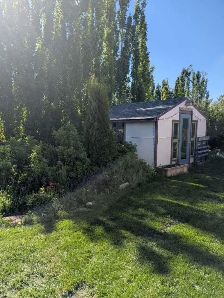 1220 21 Street Bowden AB T0M 0K0