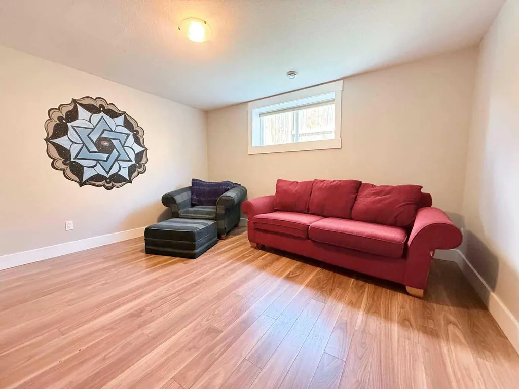 1220 21 Street Bowden AB T0M 0K0