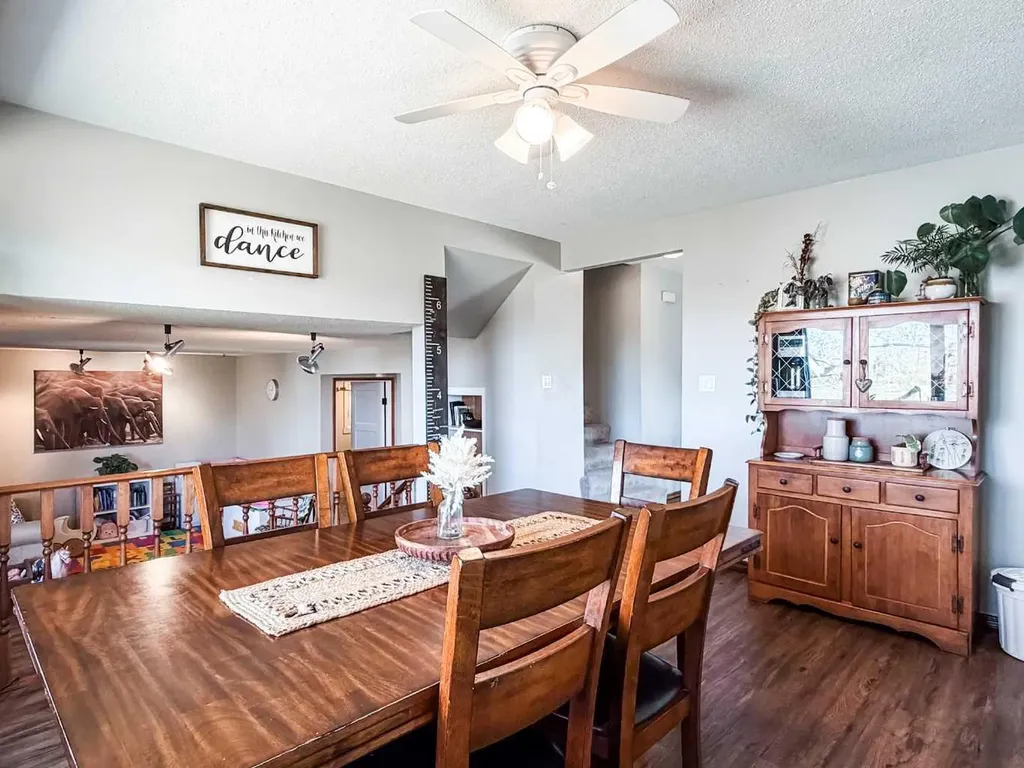 2 55 Street Close Stettler AB T4K 1J3