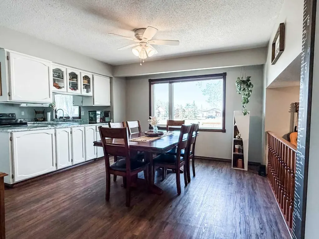 2 55 Street Close Stettler AB T4K 1J3