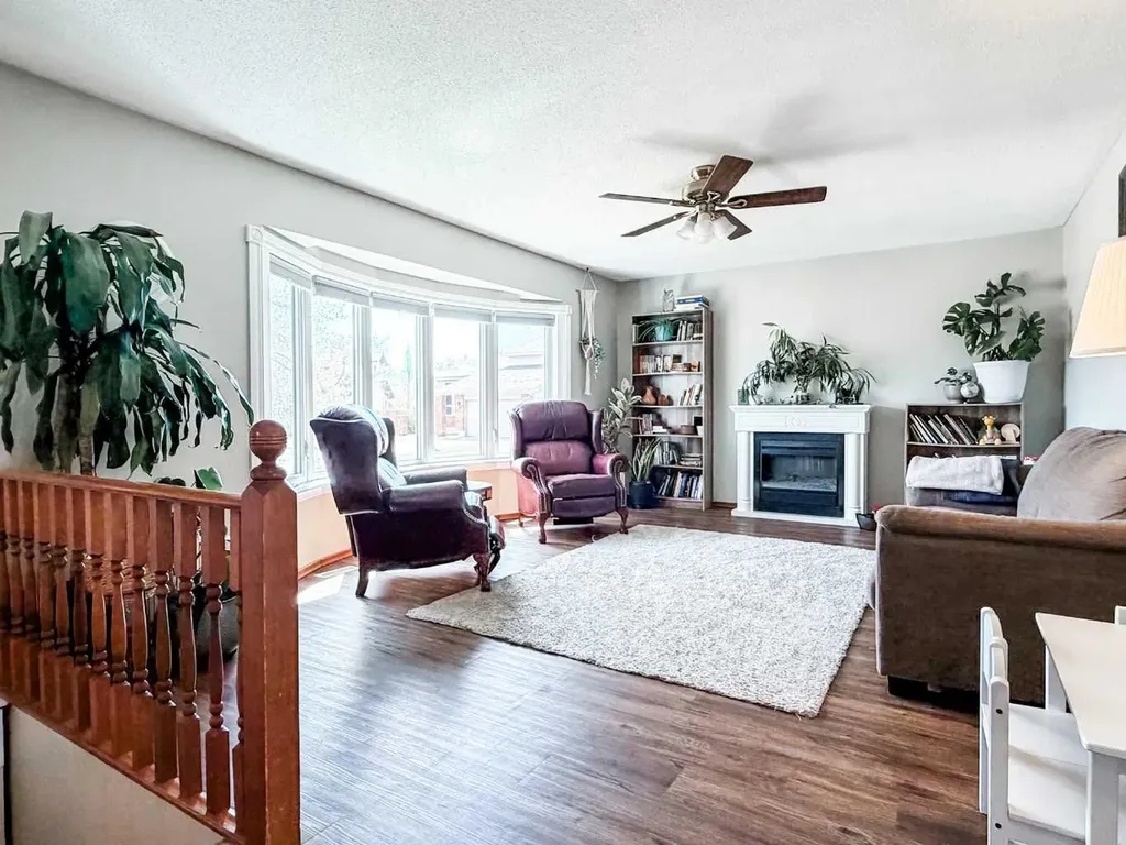 2 55 Street Close Stettler AB T4K 1J3