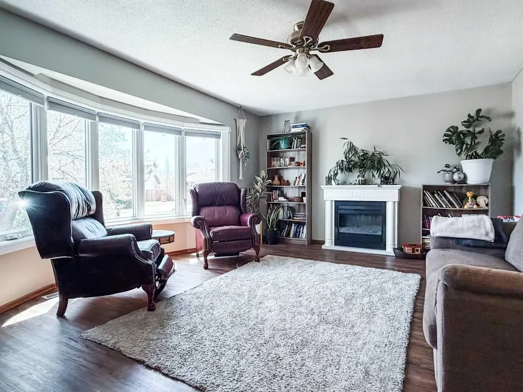 2 55 Street Close Stettler AB T4K 1J3