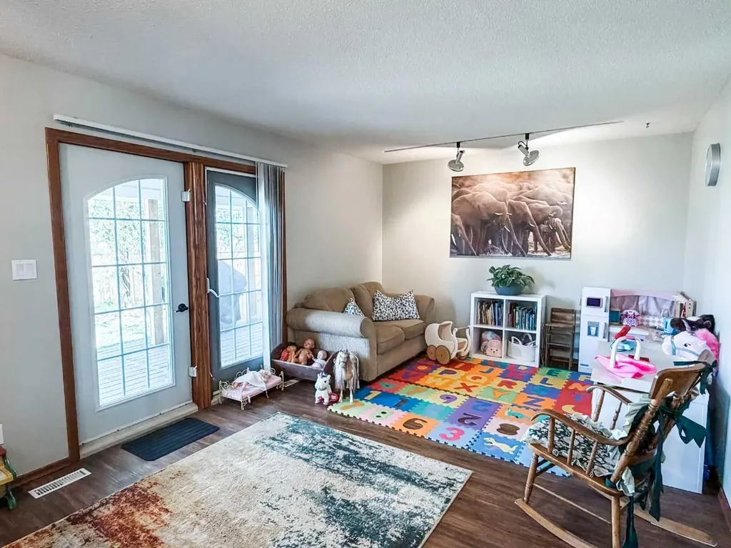 2 55 Street Close Stettler AB T4K 1J3