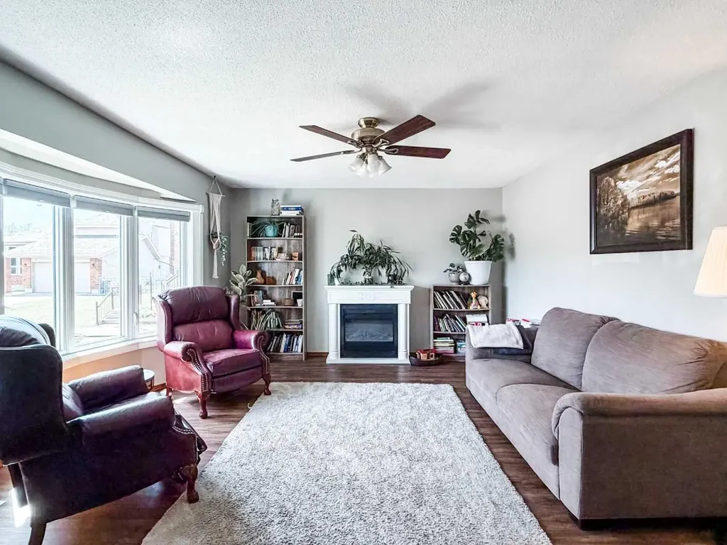 2 55 Street Close Stettler AB T4K 1J3