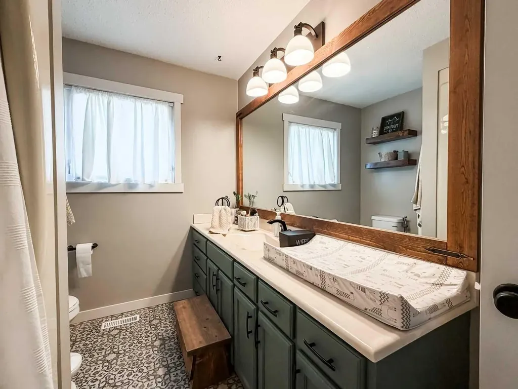 2 55 Street Close Stettler AB T4K 1J3