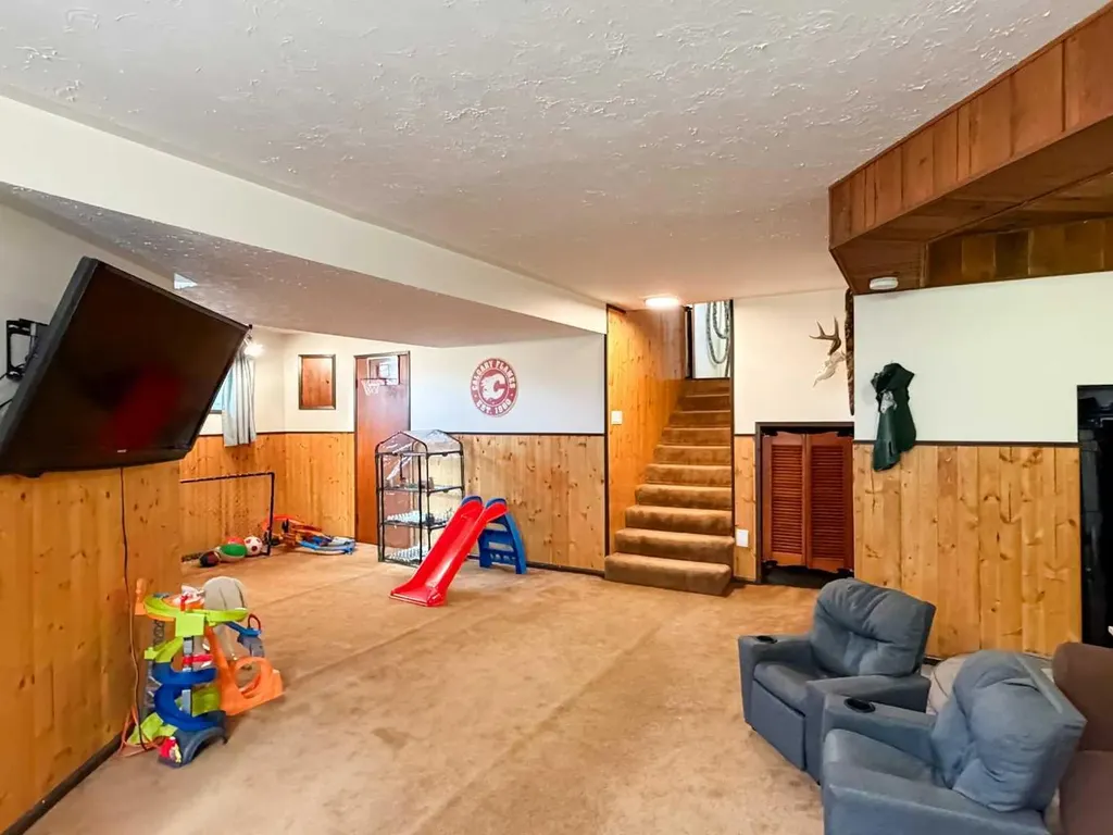 2 55 Street Close Stettler AB T4K 1J3