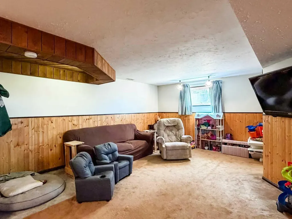 2 55 Street Close Stettler AB T4K 1J3