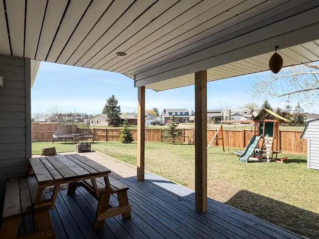 2 55 Street Close Stettler AB T4K 1J3