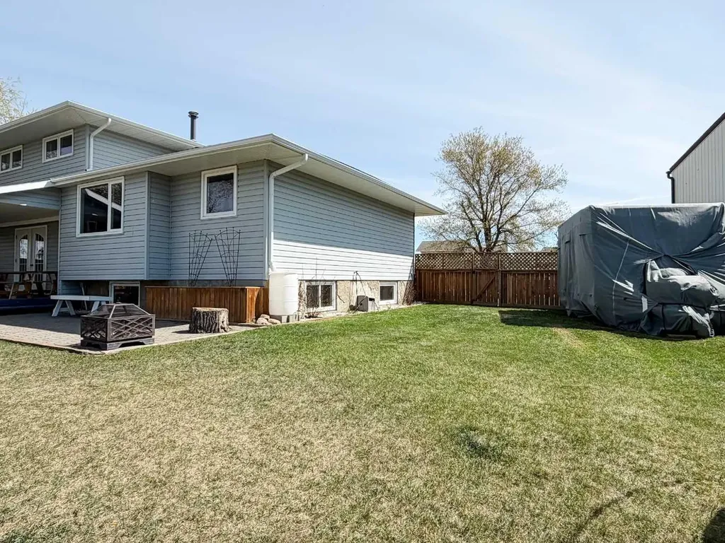 2 55 Street Close Stettler AB T4K 1J3
