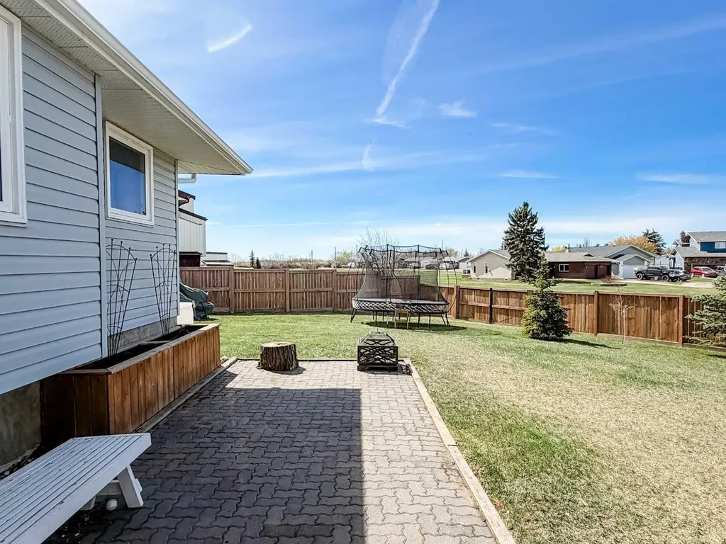 2 55 Street Close Stettler AB T4K 1J3