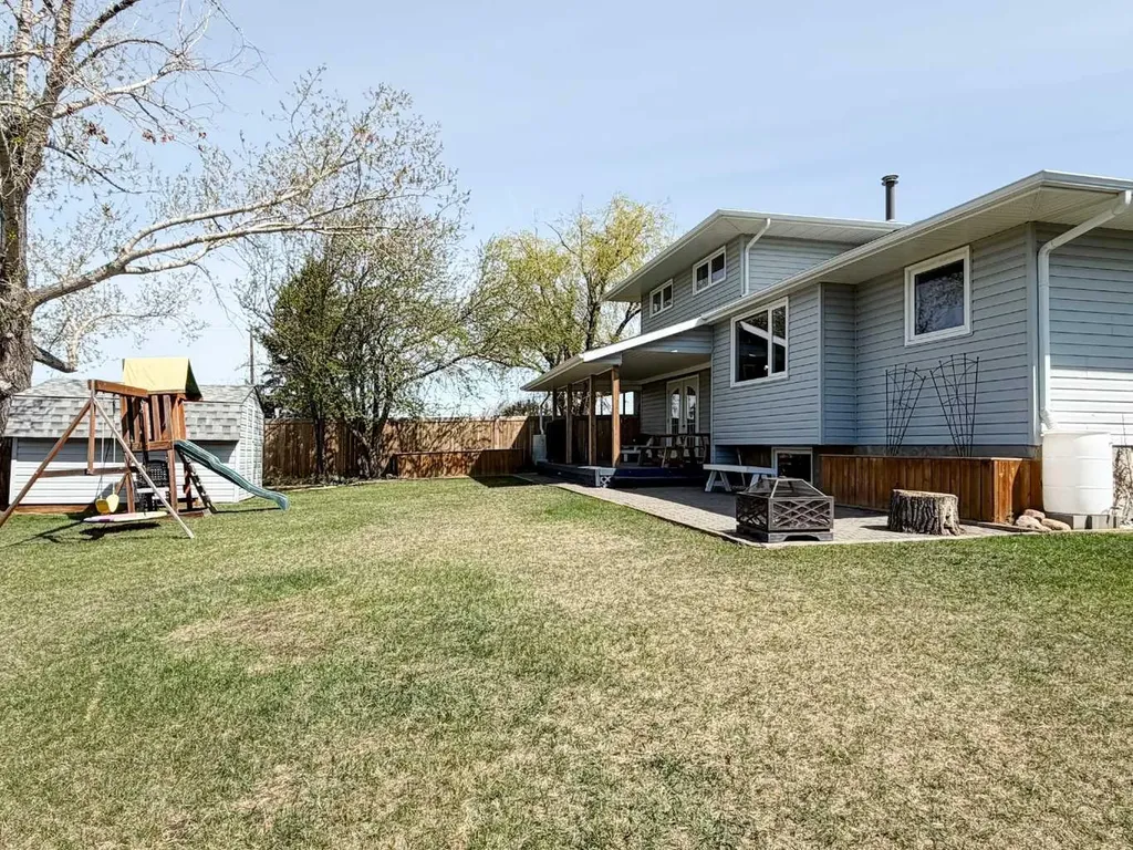 2 55 Street Close Stettler AB T4K 1J3