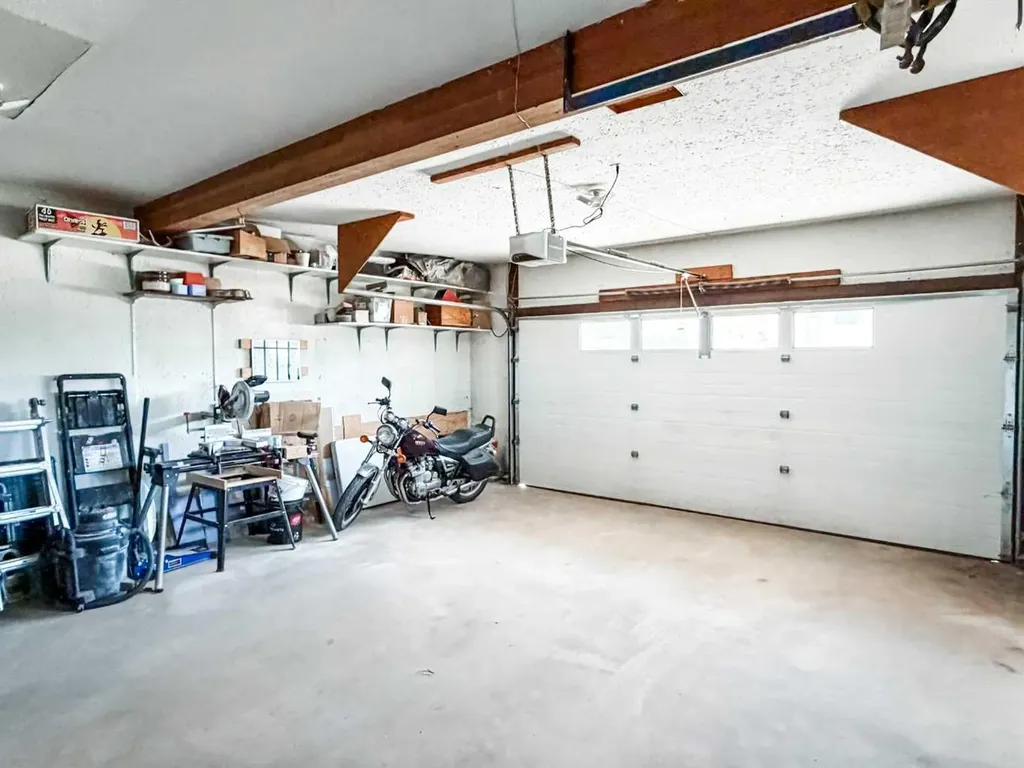 2 55 Street Close Stettler AB T4K 1J3