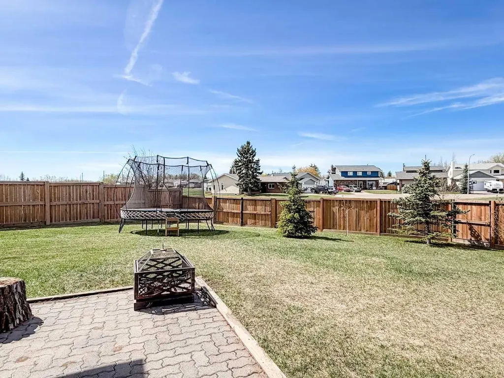2 55 Street Close Stettler AB T4K 1J3