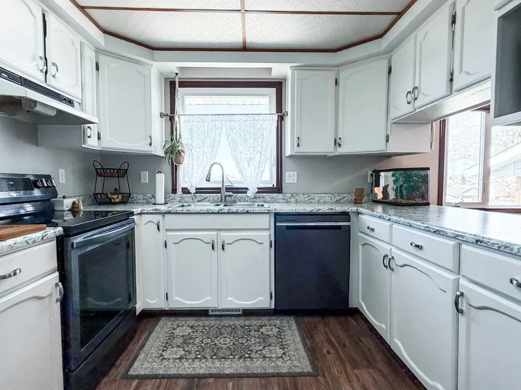 2 55 Street Close Stettler AB T4K 1J3