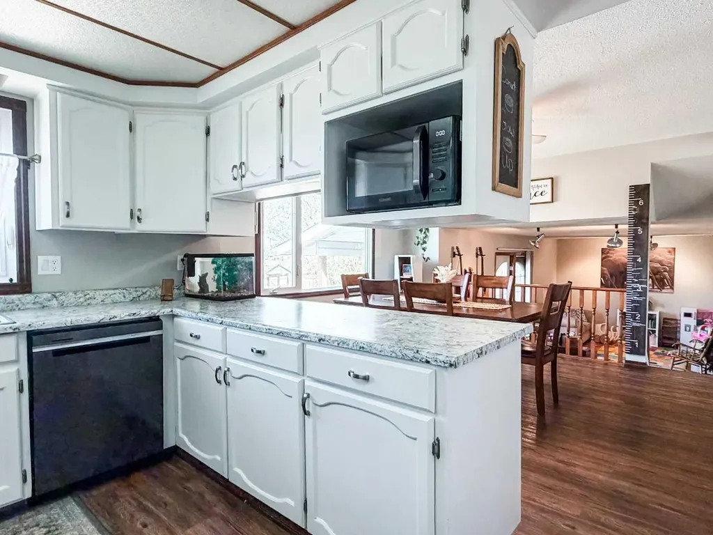 2 55 Street Close Stettler AB T4K 1J3
