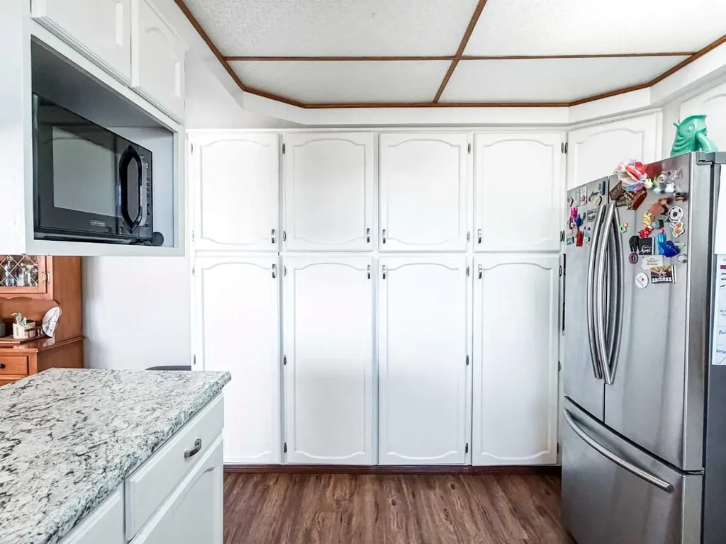 2 55 Street Close Stettler AB T4K 1J3