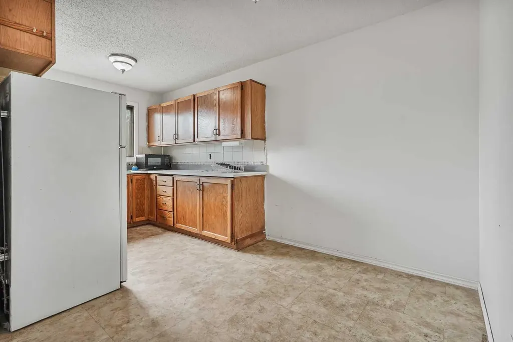 28 Cayuga Crescent W Lethbridge AB T1K 5H5