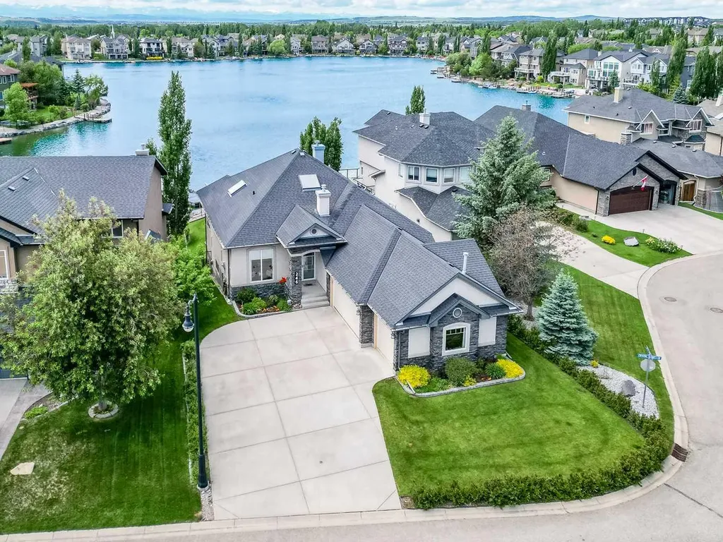 246 Crystal Shores Drive Okotoks AB T1S 2C5