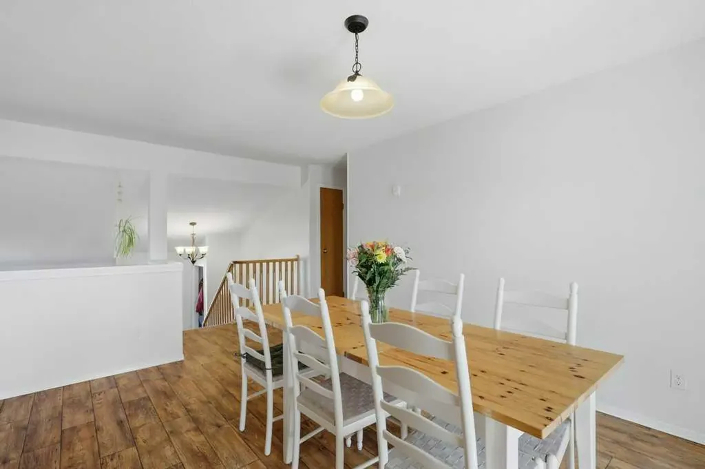 28 Larne Place Penhold AB T0M 1R0