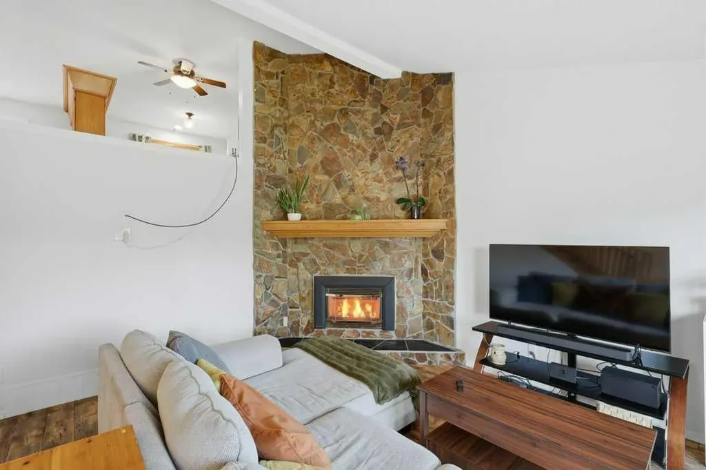 28 Larne Place Penhold AB T0M 1R0
