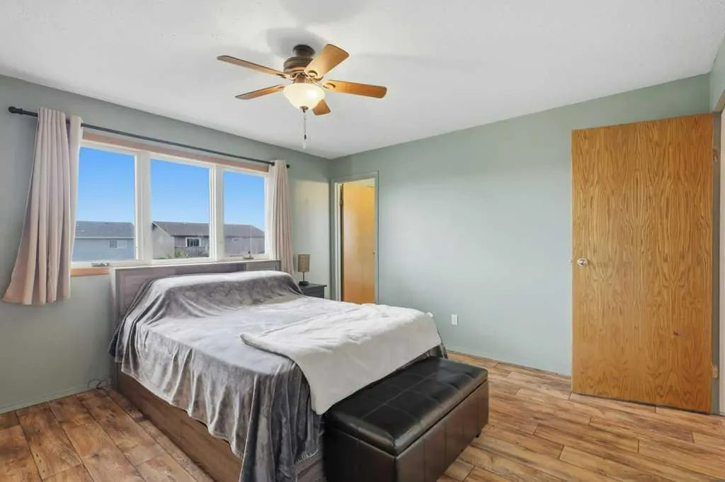28 Larne Place Penhold AB T0M 1R0