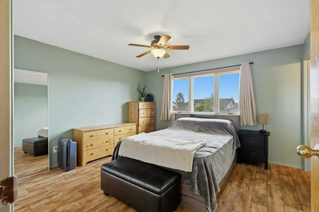 28 Larne Place Penhold AB T0M 1R0
