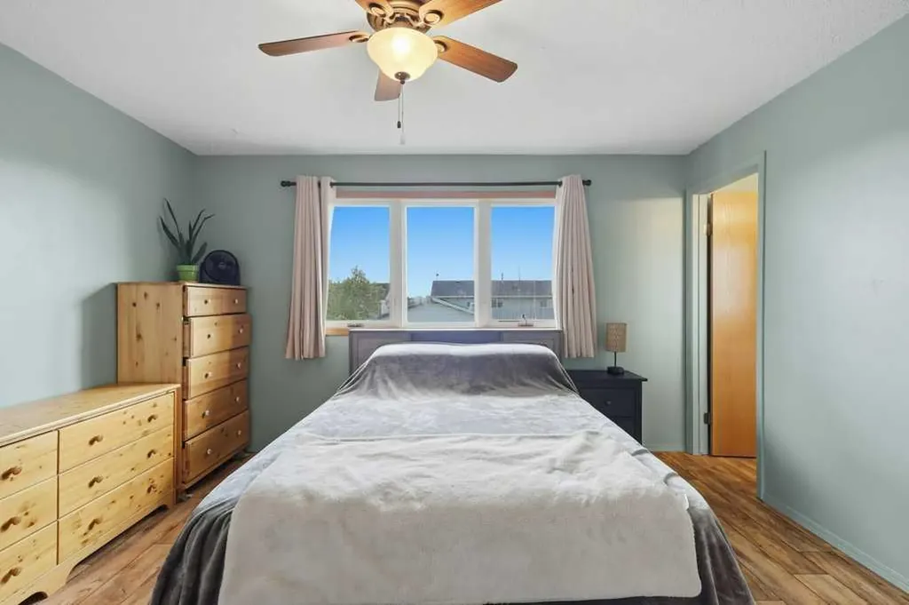 28 Larne Place Penhold AB T0M 1R0