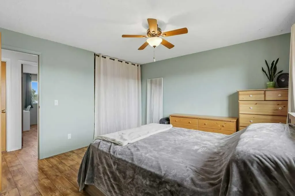 28 Larne Place Penhold AB T0M 1R0