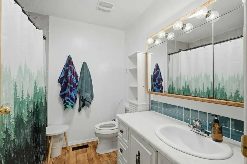 28 Larne Place Penhold AB T0M 1R0