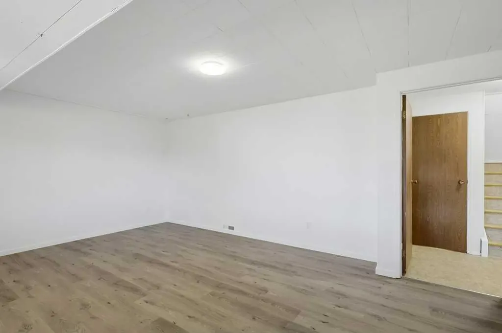 28 Larne Place Penhold AB T0M 1R0