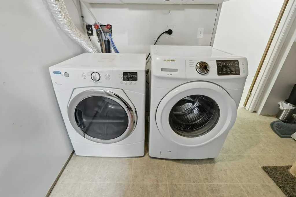 28 Larne Place Penhold AB T0M 1R0