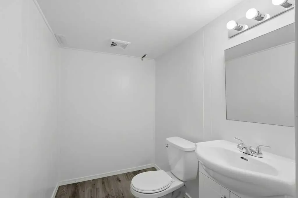 28 Larne Place Penhold AB T0M 1R0