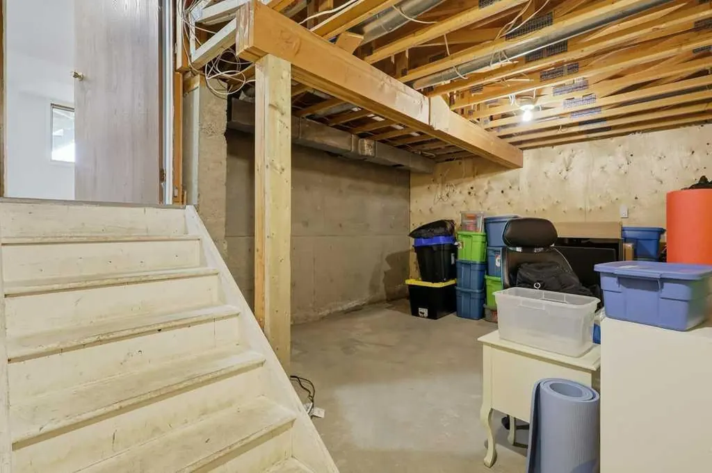 28 Larne Place Penhold AB T0M 1R0