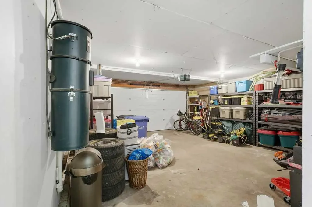 28 Larne Place Penhold AB T0M 1R0