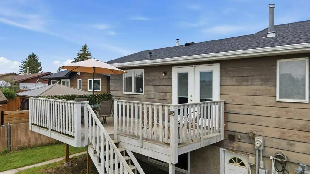 28 Larne Place Penhold AB T0M 1R0