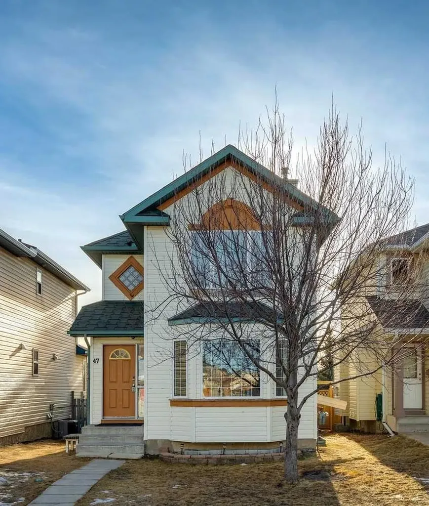 47 Covewood Park NE Calgary AB T3K 4T2