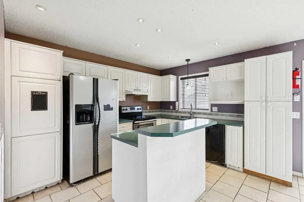 47 Covewood Park NE Calgary AB T3K 4T2