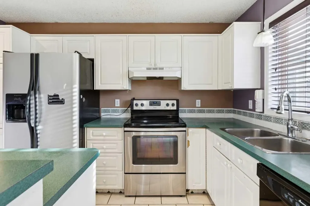 47 Covewood Park NE Calgary AB T3K 4T2