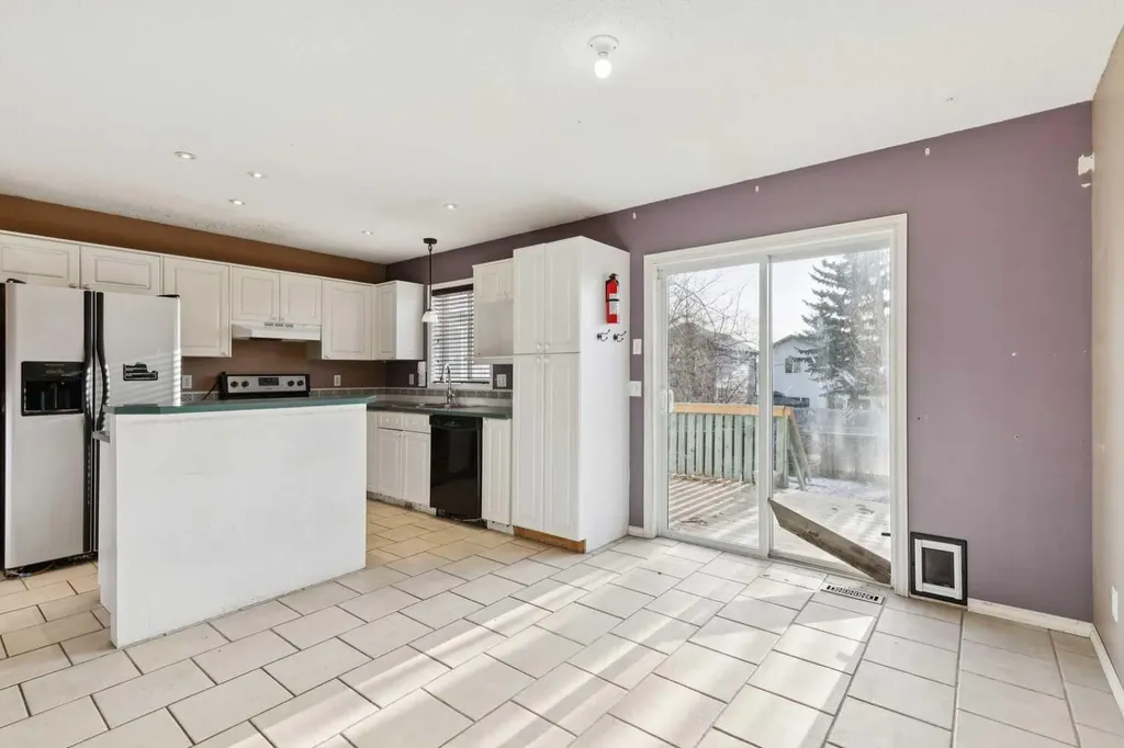 47 Covewood Park NE Calgary AB T3K 4T2