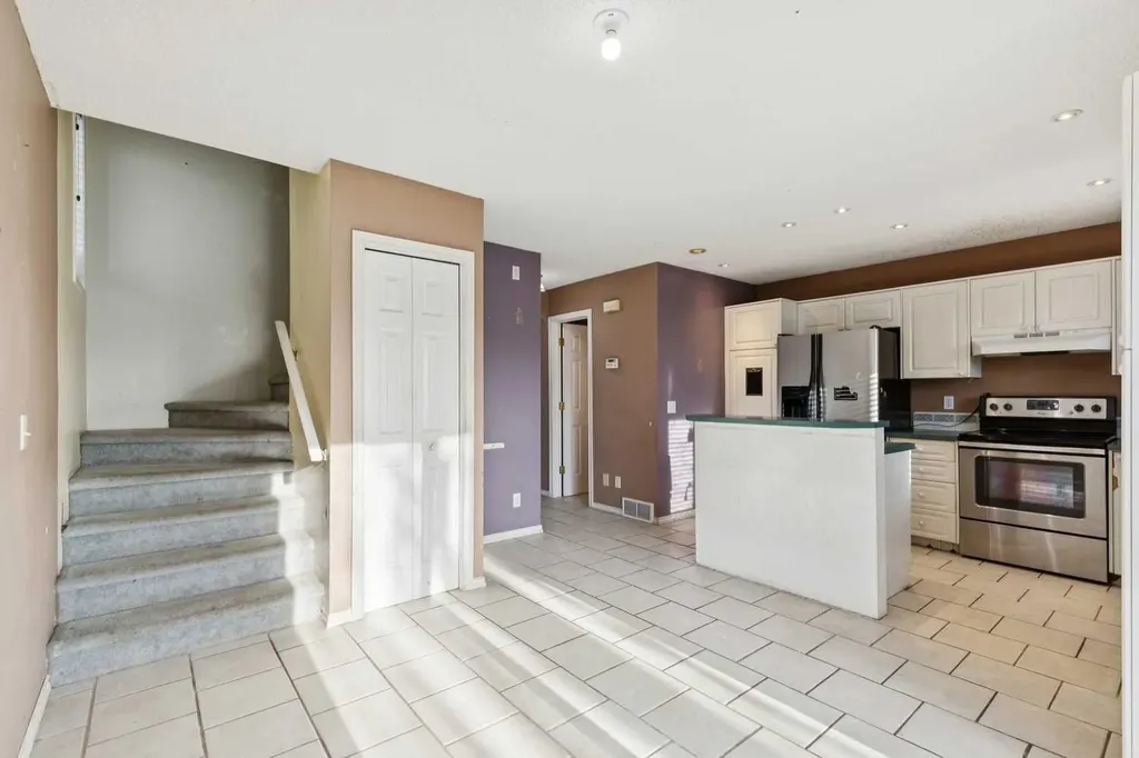 47 Covewood Park NE Calgary AB T3K 4T2