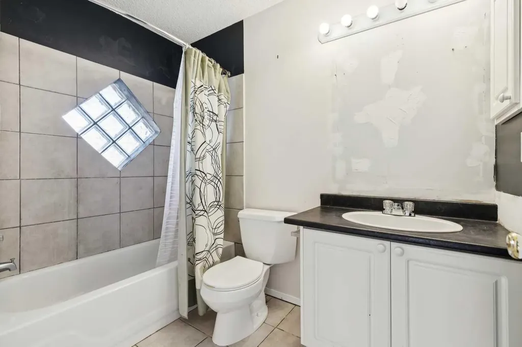47 Covewood Park NE Calgary AB T3K 4T2