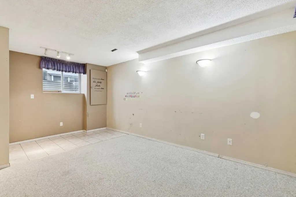 47 Covewood Park NE Calgary AB T3K 4T2