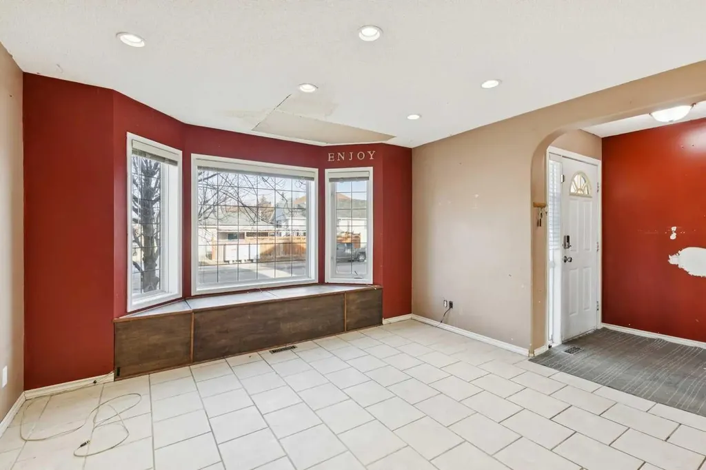 47 Covewood Park NE Calgary AB T3K 4T2