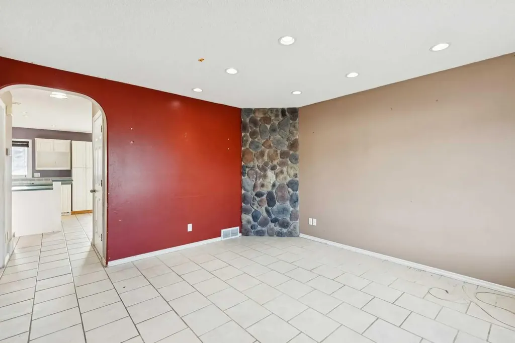 47 Covewood Park NE Calgary AB T3K 4T2