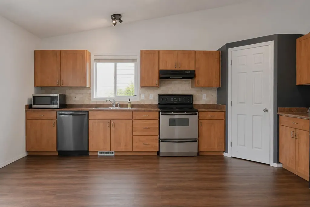 9230 129 Avenue Grande Prairie AB T8X 1R5