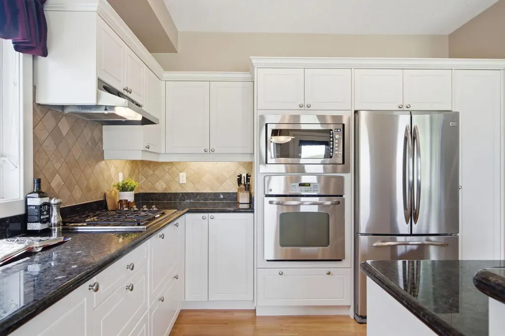 25 Ravine Drive Heritage Pointe AB T1S 4H3