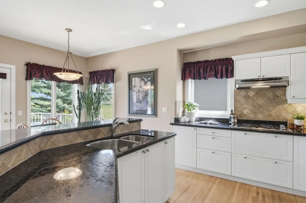 25 Ravine Drive Heritage Pointe AB T1S 4H3