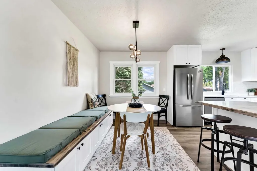 1005 Bullivant Crescent SW Medicine Hat AB T1A 5G7