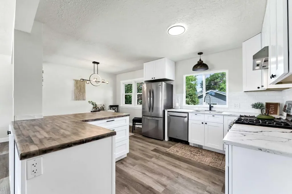 1005 Bullivant Crescent SW Medicine Hat AB T1A 5G7